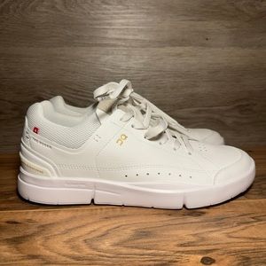 On The Roger Centre Court Sneaker, Like new size 9W